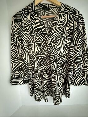 Cocomo Black and White Geometric Print V-Neck Blouse